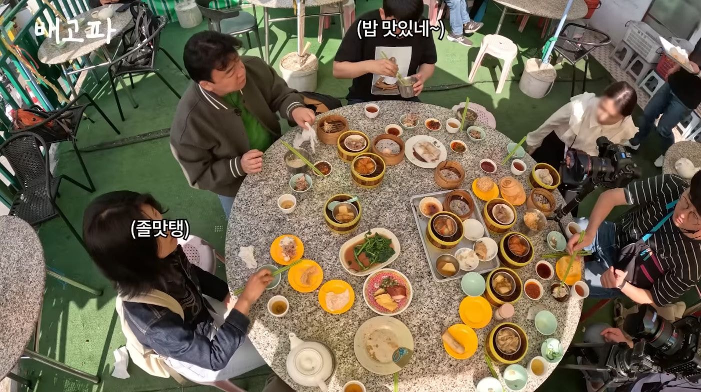 백종원 해외먹방이라길래 스푸파인가 했는데 직원들 배터지게 하는 컨텐츠였던거임.jpg | 인스티즈