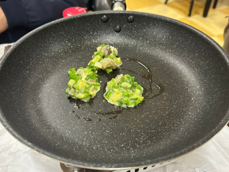 직접 굴전을 부어야 하는 가게 | 인스티즈