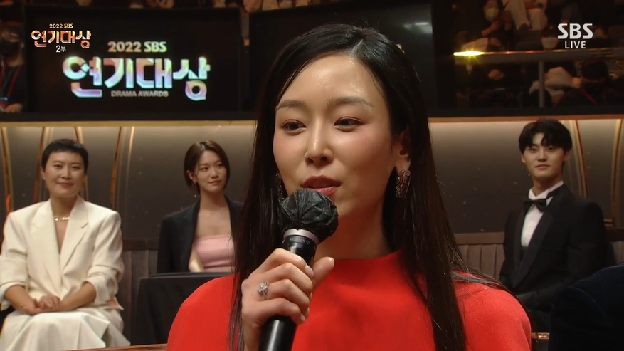 김남길 "새해 소망? 경제 좋아지길…금리 인상 문자 받고 충격" [SBS연기대상] | 인스티즈