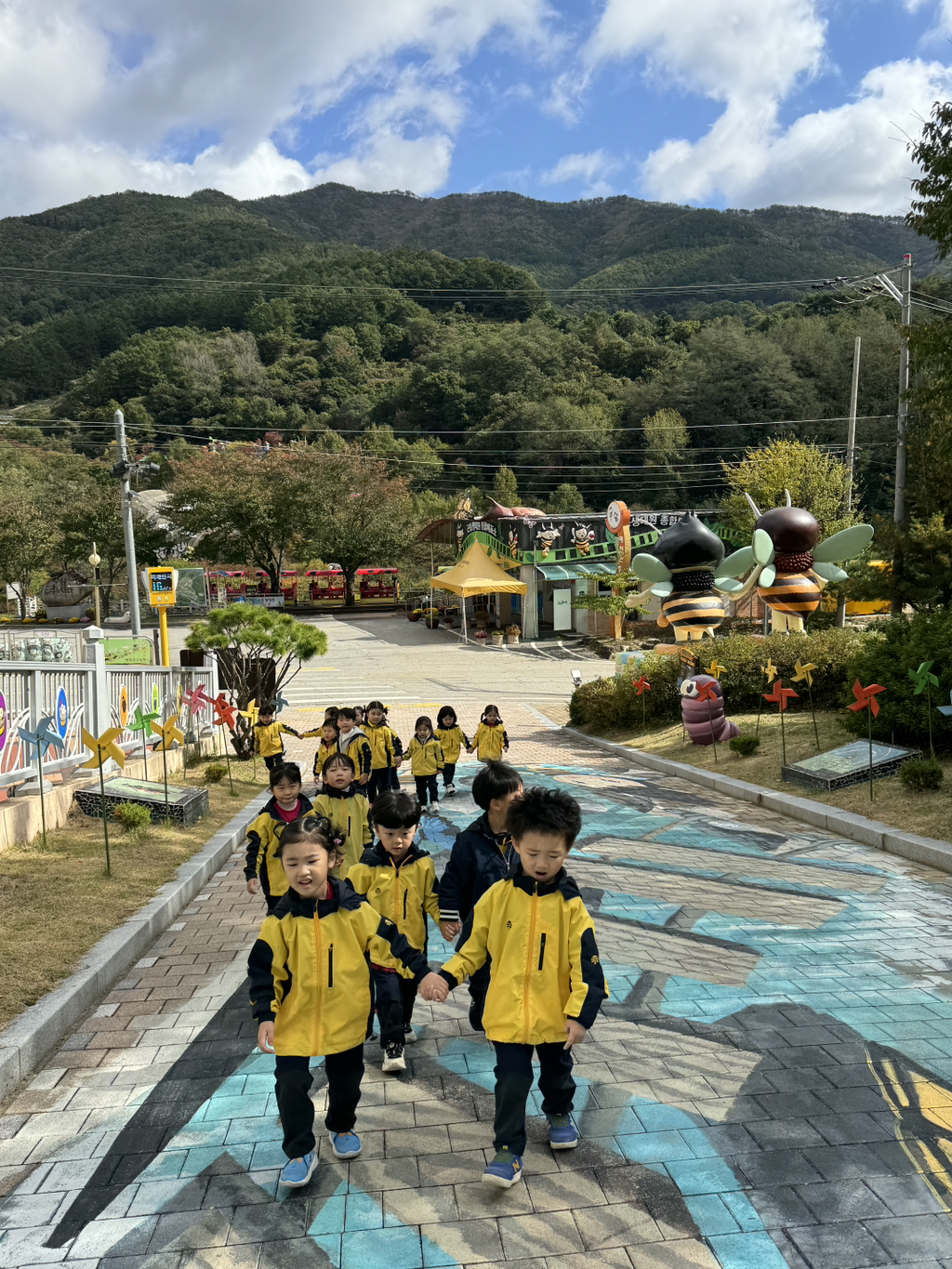 행복한 곤충 이미지