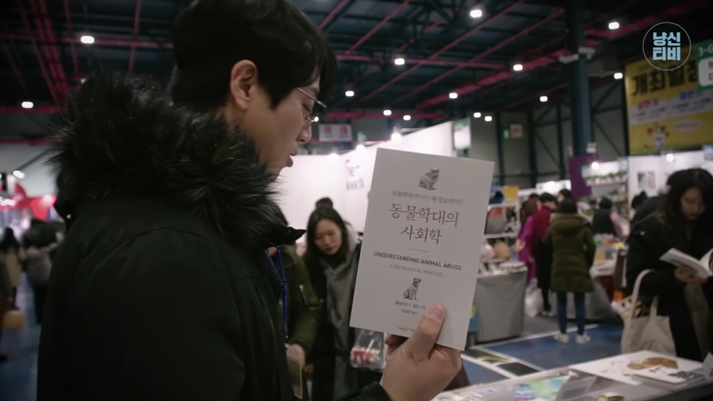 너무 극명하게 차이나서 웃긴 고양이 수의사들의 캣페스타 방문.jpg | 인스티즈