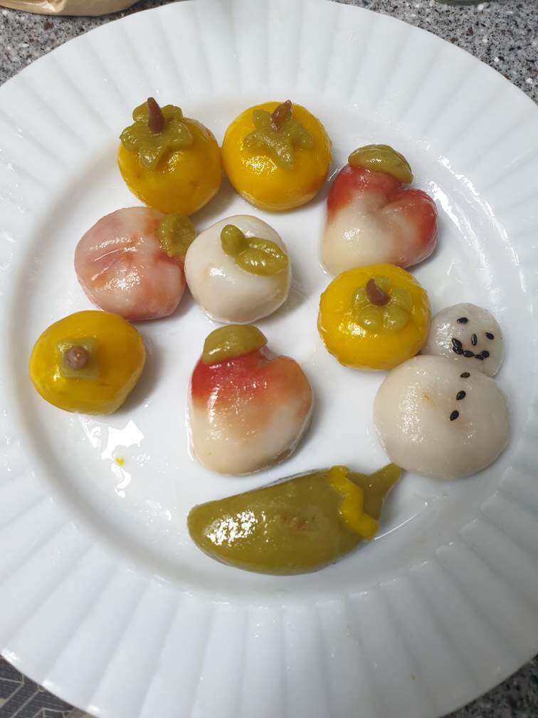 송편도 빚고 사랑도 빚고