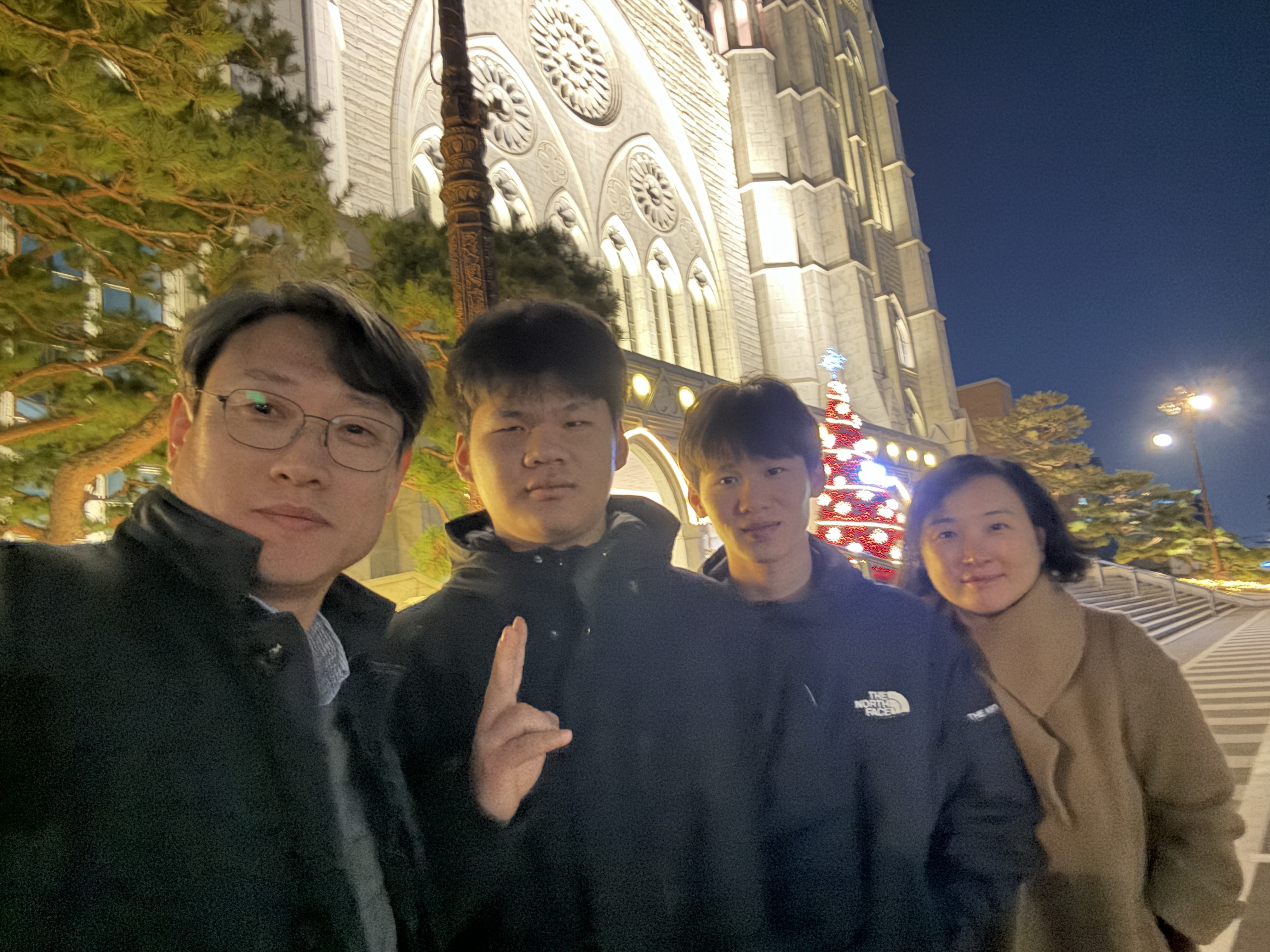 모퉁이돌 이미지