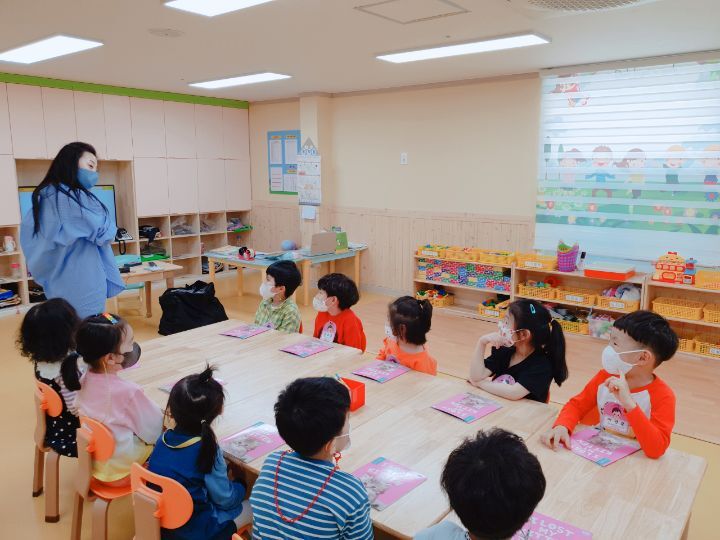 (4/27)영어수업~♡^^ - 2022 열매반(3,4,5세) - 국공립 화순 천재어린이집 (4/27)영어수업~♡^^