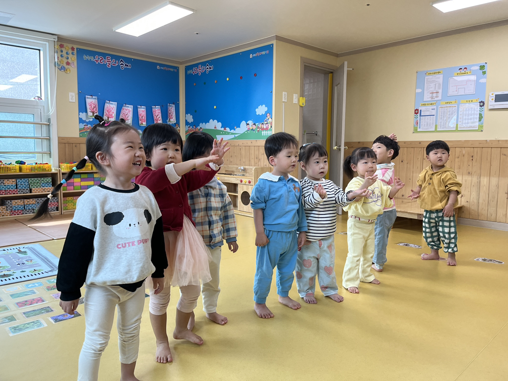 (4/7~10) 잎새반 특별활동 💛 - 잎새1반(2세) - 국공립 화순 천재어린이집 (4/7~10) 잎새반 특별활동 💛