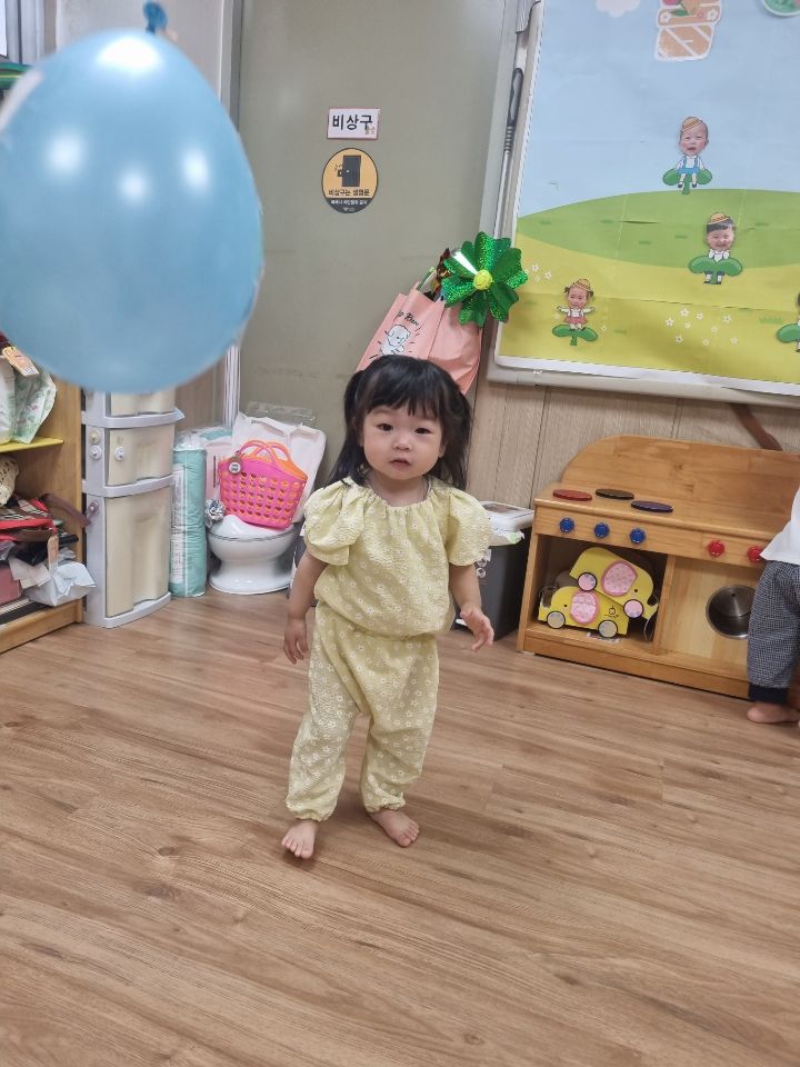 대근육-음식 사진 풍선을 쳐요 - 사랑반 이야기 - 사랑의열매어린이집