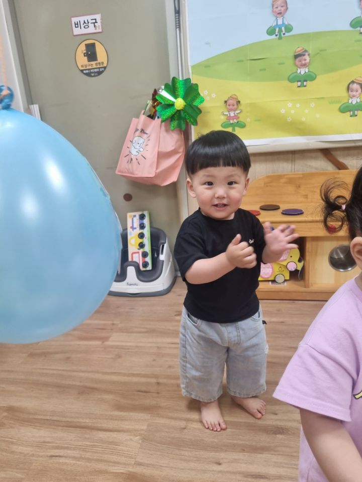 대근육-음식 사진 풍선을 쳐요 - 사랑반 이야기 - 사랑의열매어린이집