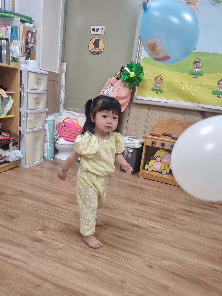 대근육-음식 사진 풍선을 쳐요 - 사랑반 이야기 - 사랑의열매어린이집