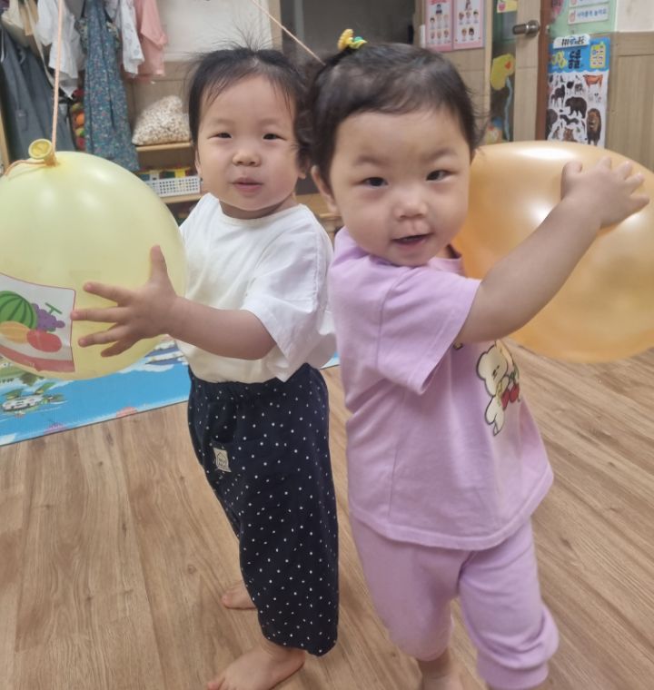 대근육-음식 사진 풍선을 쳐요 - 사랑반 이야기 - 사랑의열매어린이집