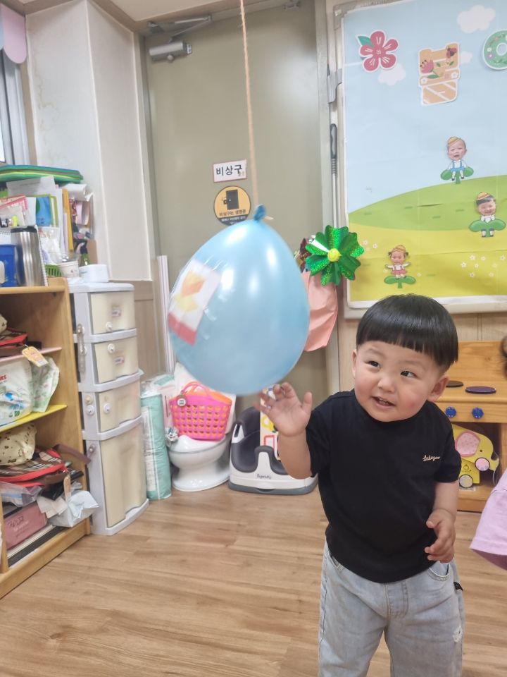 대근육-음식 사진 풍선을 쳐요 - 사랑반 이야기 - 사랑의열매어린이집