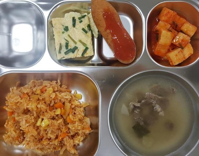 은근히 매니아층 많았던 급식 김치볶음밥.jpg | 인스티즈
