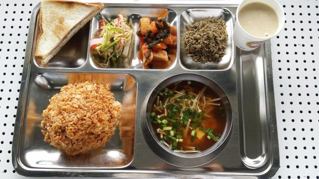 은근히 매니아층 많았던 급식 김치볶음밥.jpg | 인스티즈