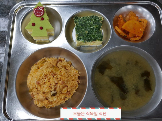 은근히 매니아층 많았던 급식 김치볶음밥.jpg | 인스티즈