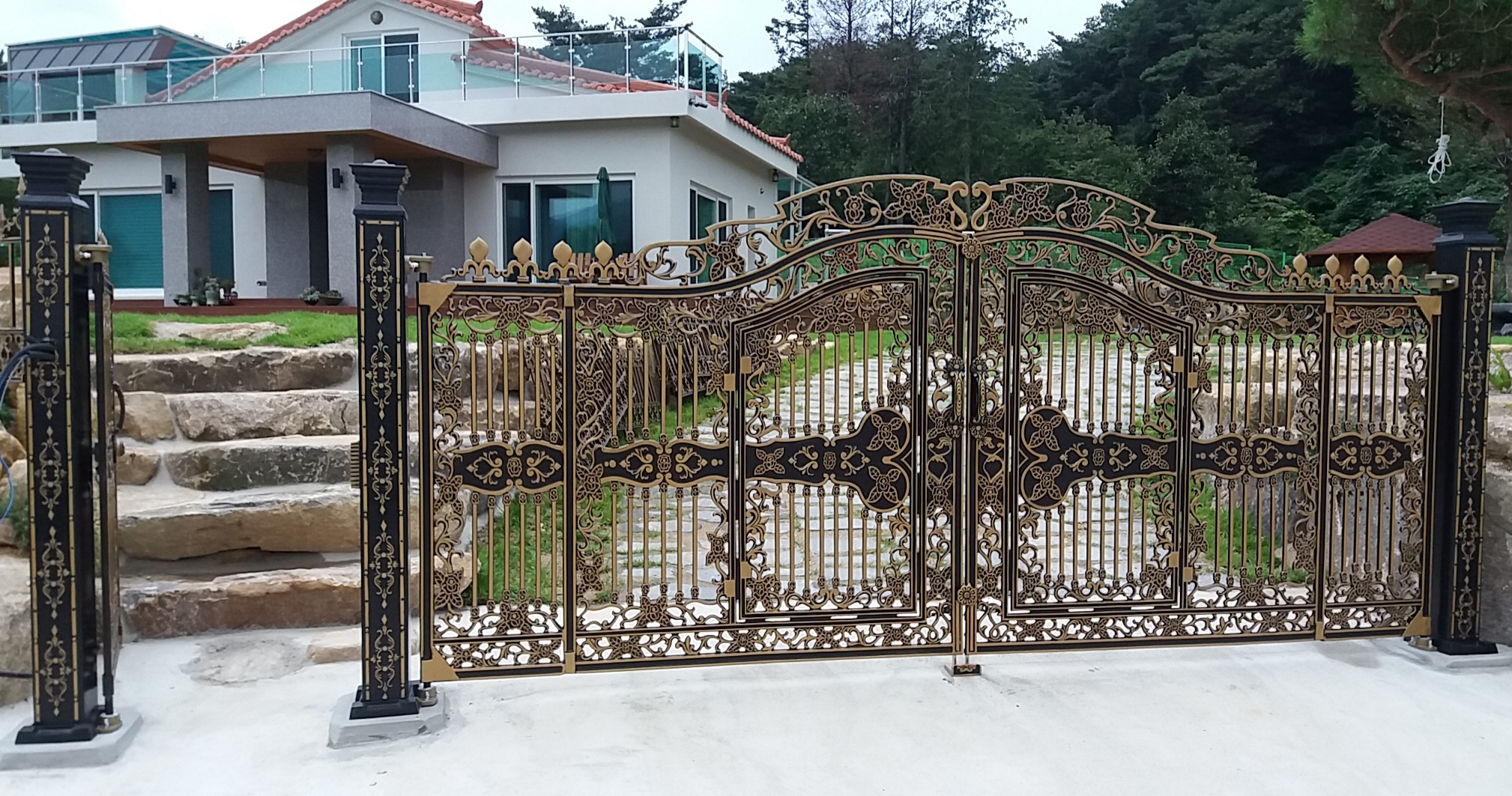 경남 김해 주물 대문 휀스 시공현장 소개 - 대문 시공사진 - 경남주물대문