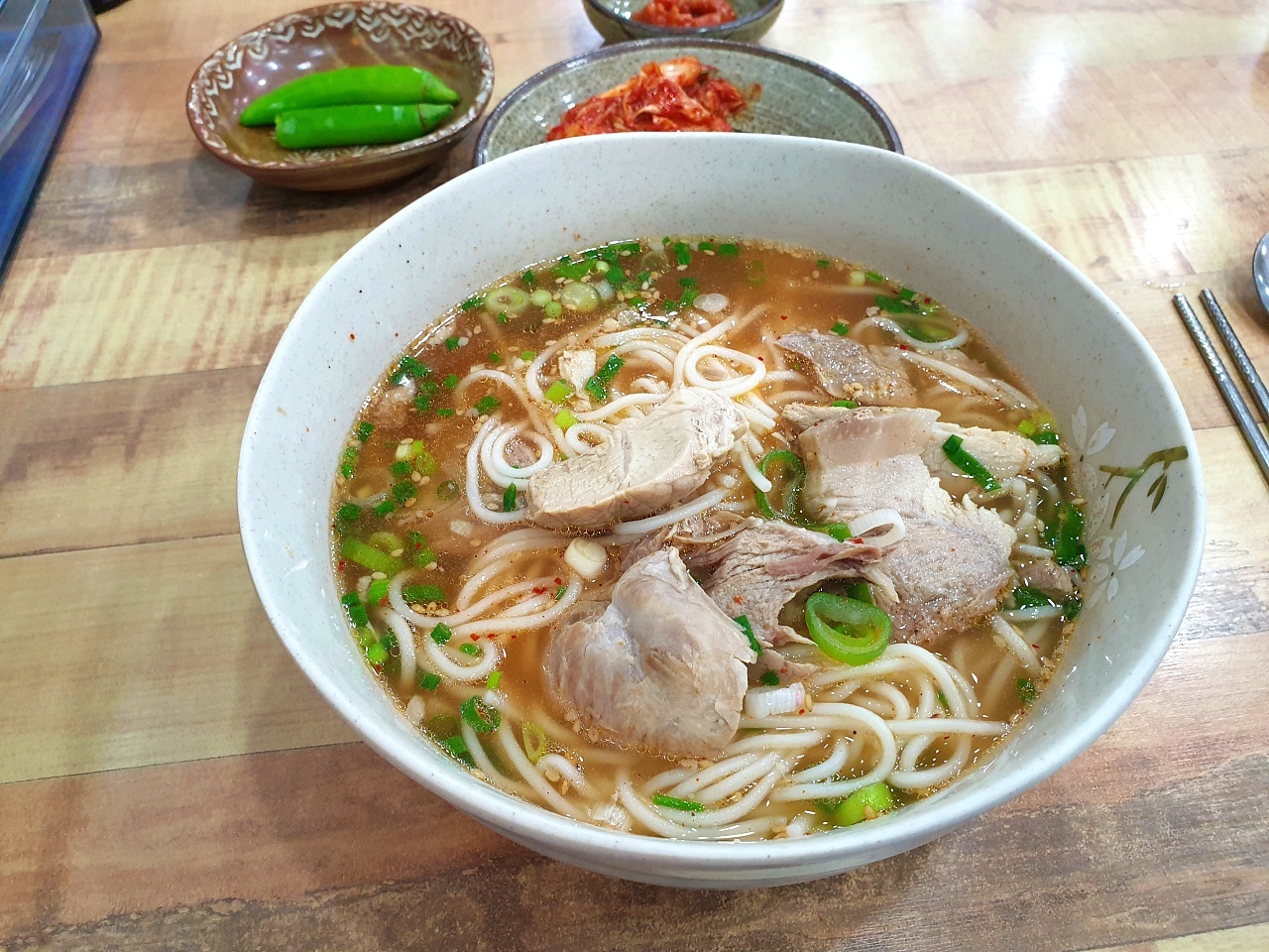 제주 올레국수 본점 대기 많지만 고기구수 맛있었어요 - 제주도맛집 - [제주선일] 제주도 여행 관광 여행코스 숙소 정보 가득 카페 제주 올레국수... 
