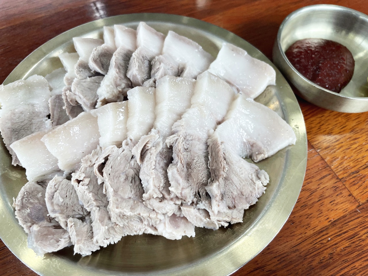 유명한 제주산방식당 함덕점에서 밀면이랑 수육 주문 - 제주도맛집... 숙소 정보 가득 카페 유명한 제주산방식당 함덕점에서 밀면이랑 수육 주문