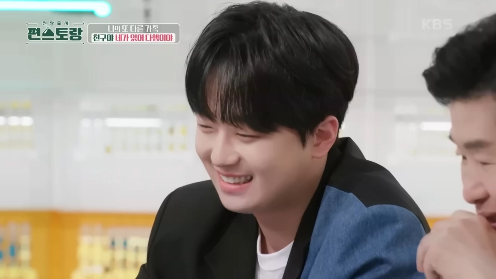 매일 연락하는 찐친네 집 가서 몰래 밥 해놓고 편지 한바닥이나 써놓고 간 이찬원.cap | 인스티즈