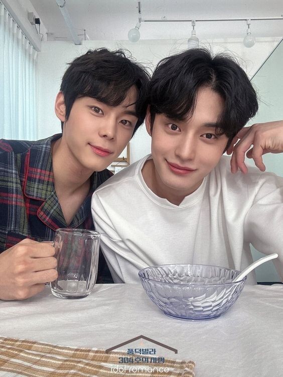 두번이나 같이 BL 드라마를 찍은 서바 출신 남자 가수 두명.....jpgif | 인스티즈