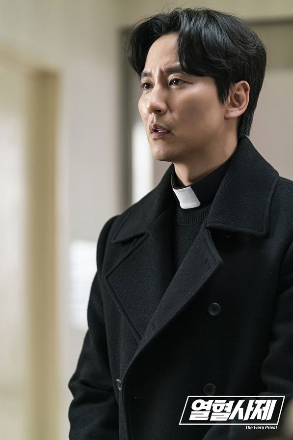 성당가면 잘 생긴 신부님이 없는 이유............jpg | 인스티즈