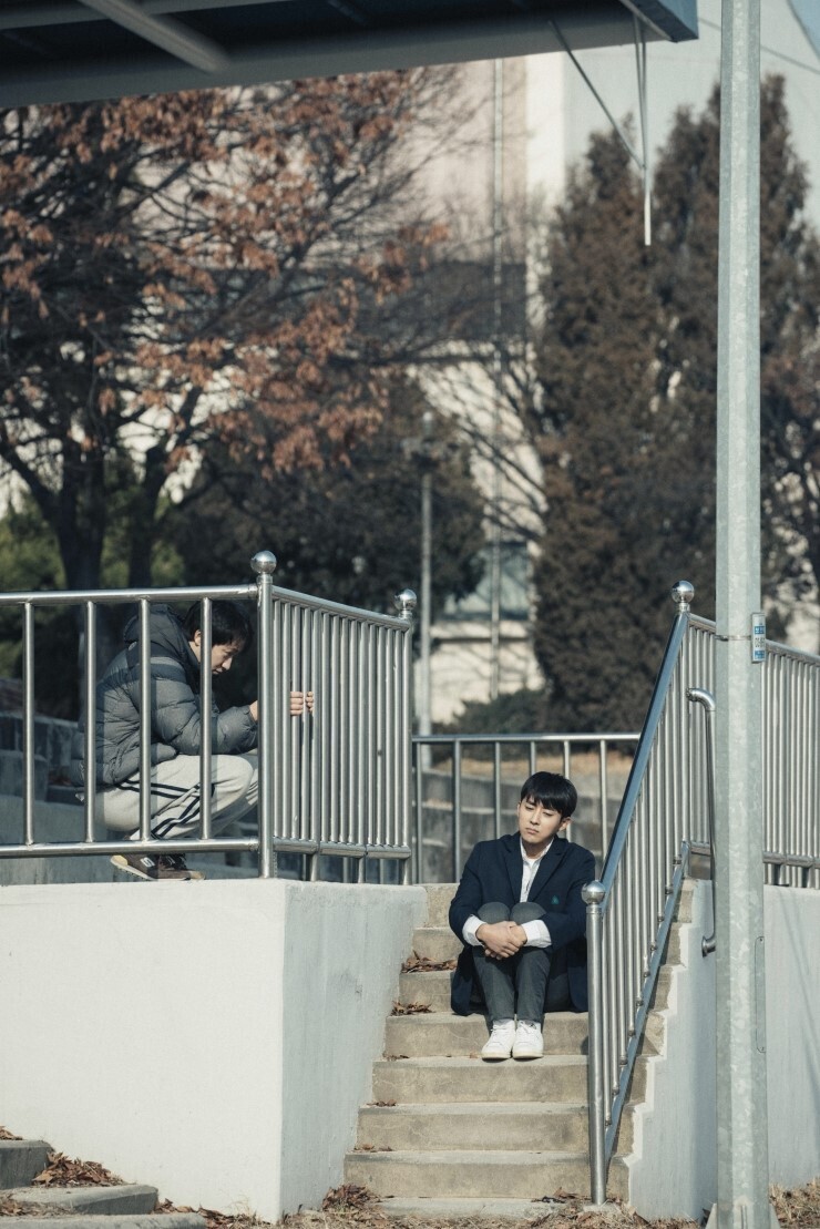 청각 장애가 있는 손호준이 고등학교 때 짝사랑했던 손석구의 결혼식에 가는 단편 영화.avi | 인스티즈