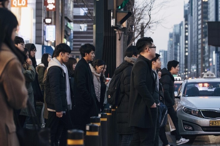 청각 장애가 있는 손호준이 고등학교 때 짝사랑했던 손석구의 결혼식에 가는 단편 영화.avi | 인스티즈
