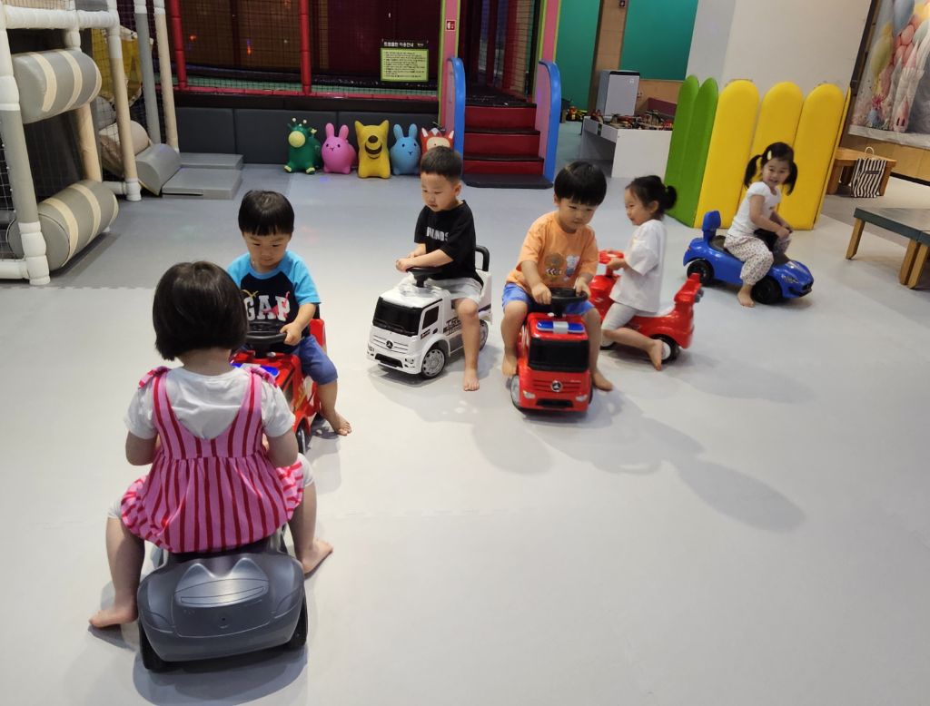 꼬물상 이미지