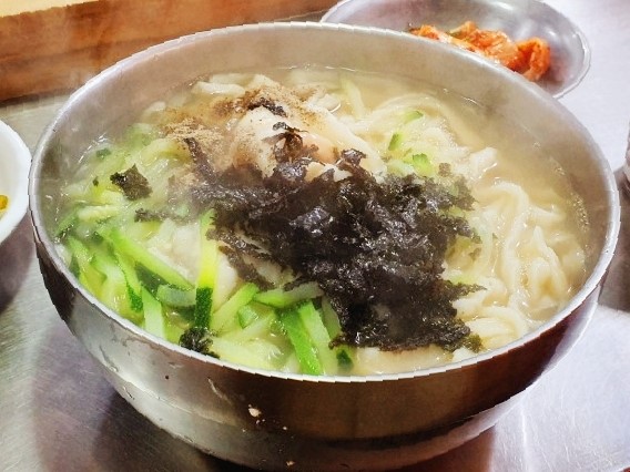 동이칼국수 이미지