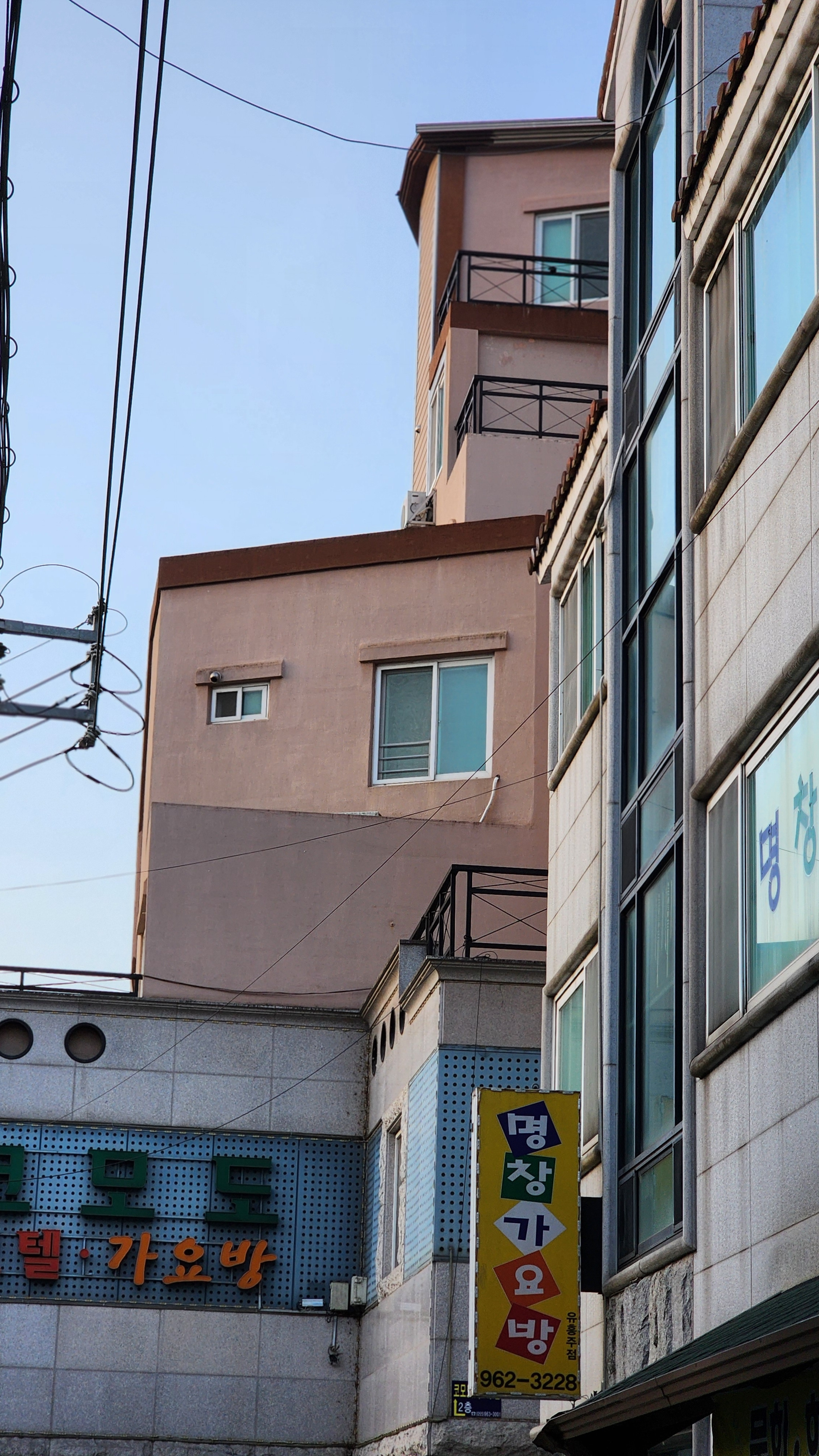 코모도모텔 이미지