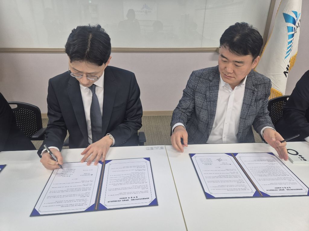 시냇가에심은나무 이미지