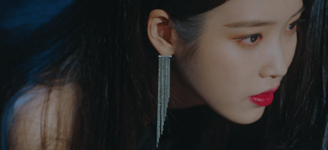 눈빛으로 쌍욕 박는 아이유 | 인스티즈