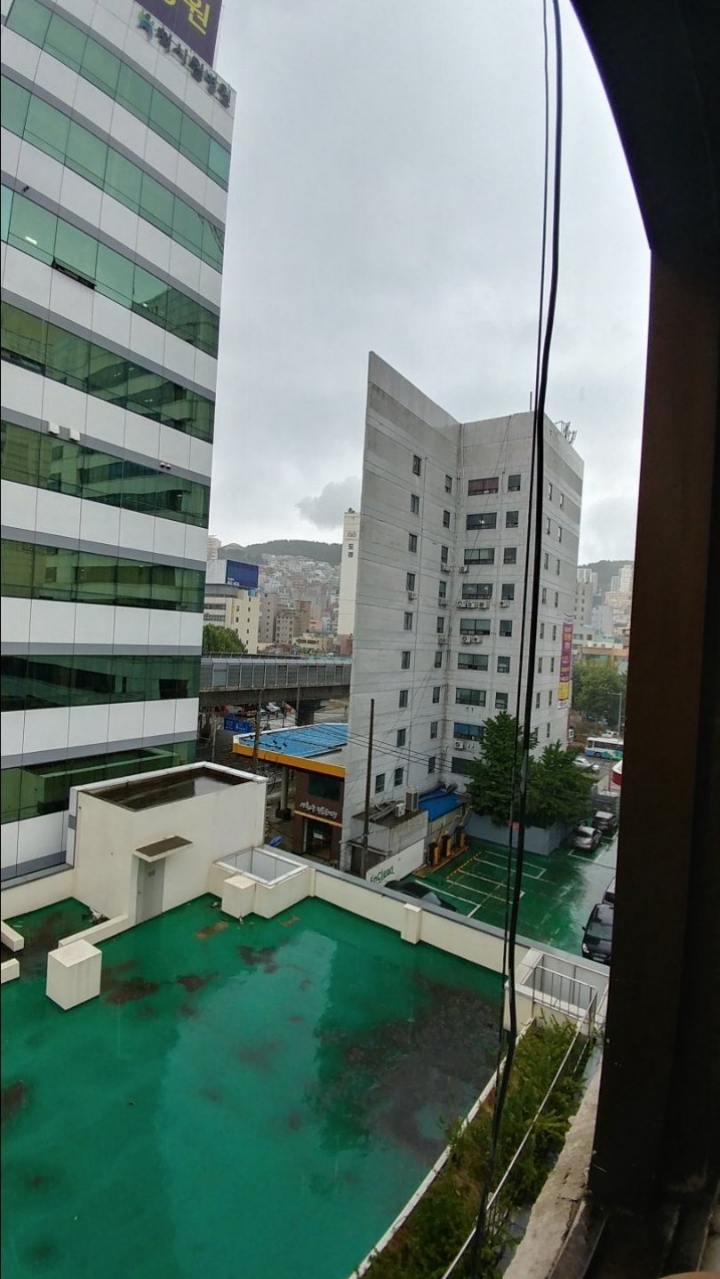 부산의 기괴한 건물들.jpg | 인스티즈