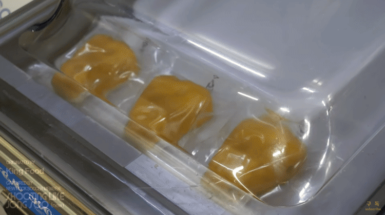 노란치즈모양 치즈케이크의 제조과정. gif | 인스티즈