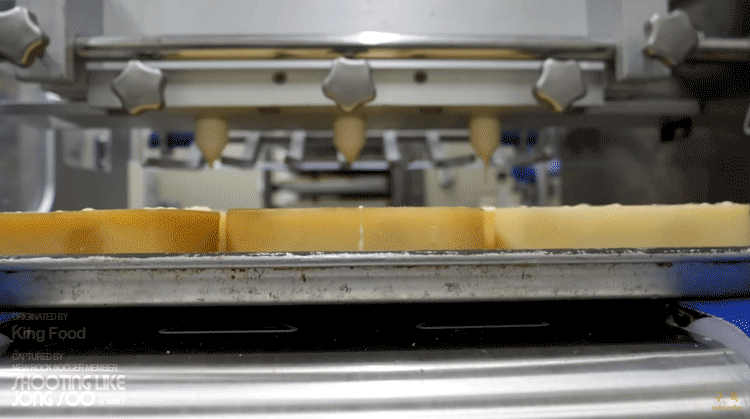 노란치즈모양 치즈케이크의 제조과정. gif | 인스티즈