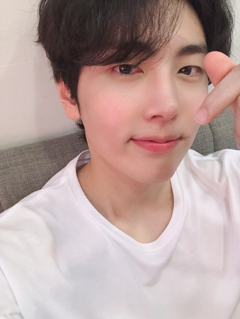 윤윤 이미지