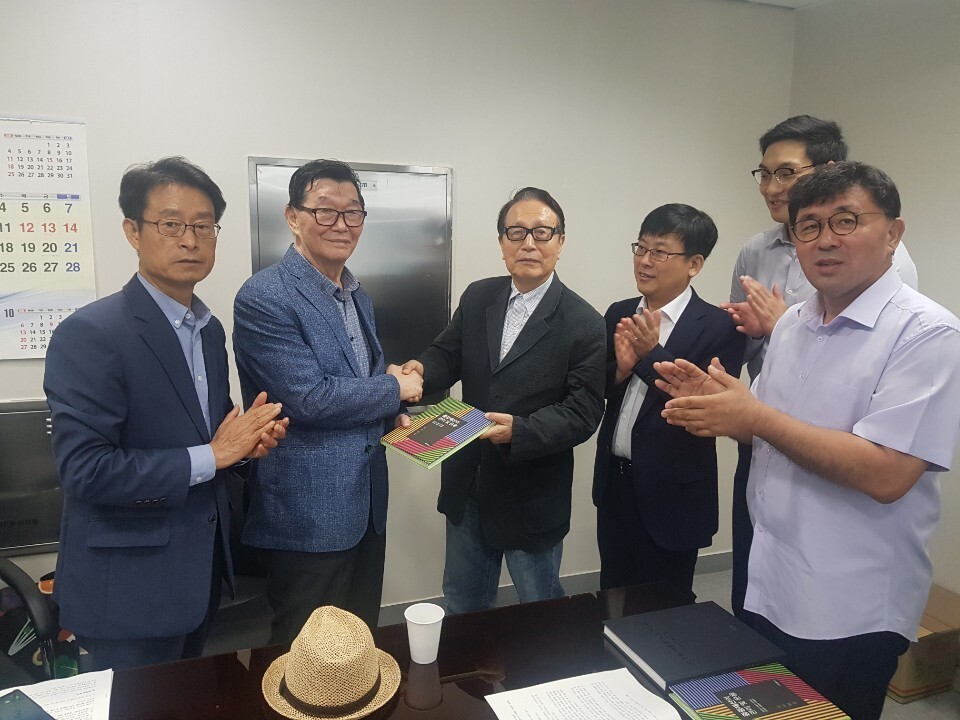 9411b8ec6542f793d99ca0c38faabf4f8ae5c904