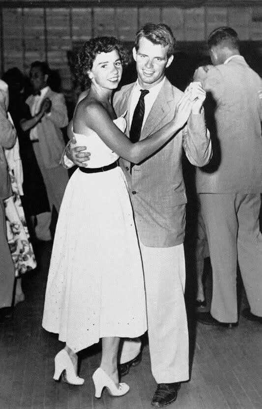 어떤 커플 사진을 보고 노래를 만들었는데, 알고보니 그게 내 남친의 가족이었을 때 🌌🌠✨ | 인스티즈