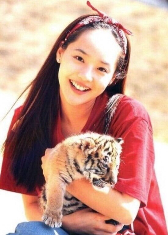 여배들 나이들면서 얼굴살빠지고 특유의 얼굴형이 나타나면서 볼도 약간 패이고 눈도 좀 더 짙어지고 얼굴에 삶의 무게가 조금씩 담기는데 | 인스티즈