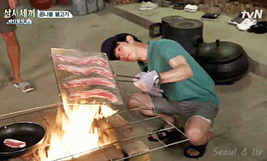 고기 돌리는 이제훈.gif | 인스티즈