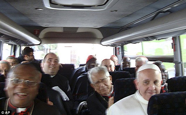 출근 첫날에도 정말 파격적이었던 프란치스코 교황 | 인스티즈