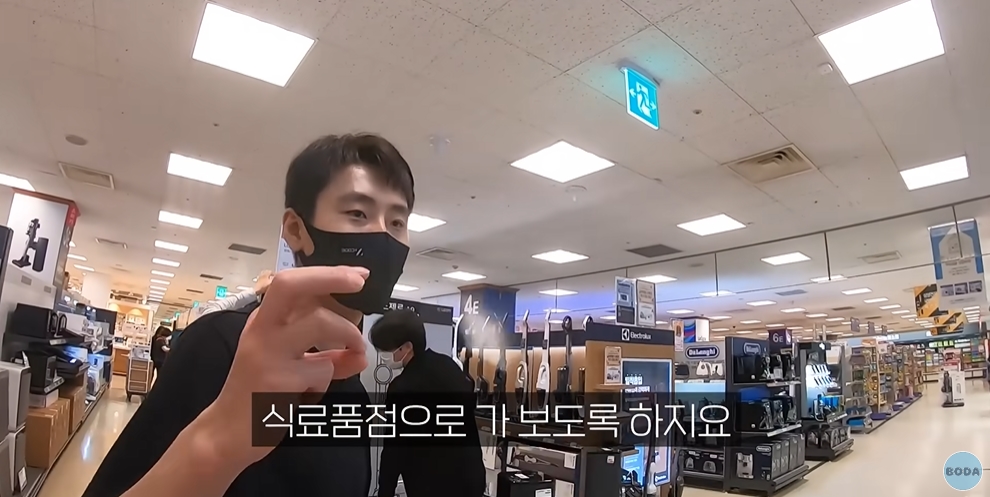 이마트에서 무제한 쇼핑해보는 북한군인 | 인스티즈