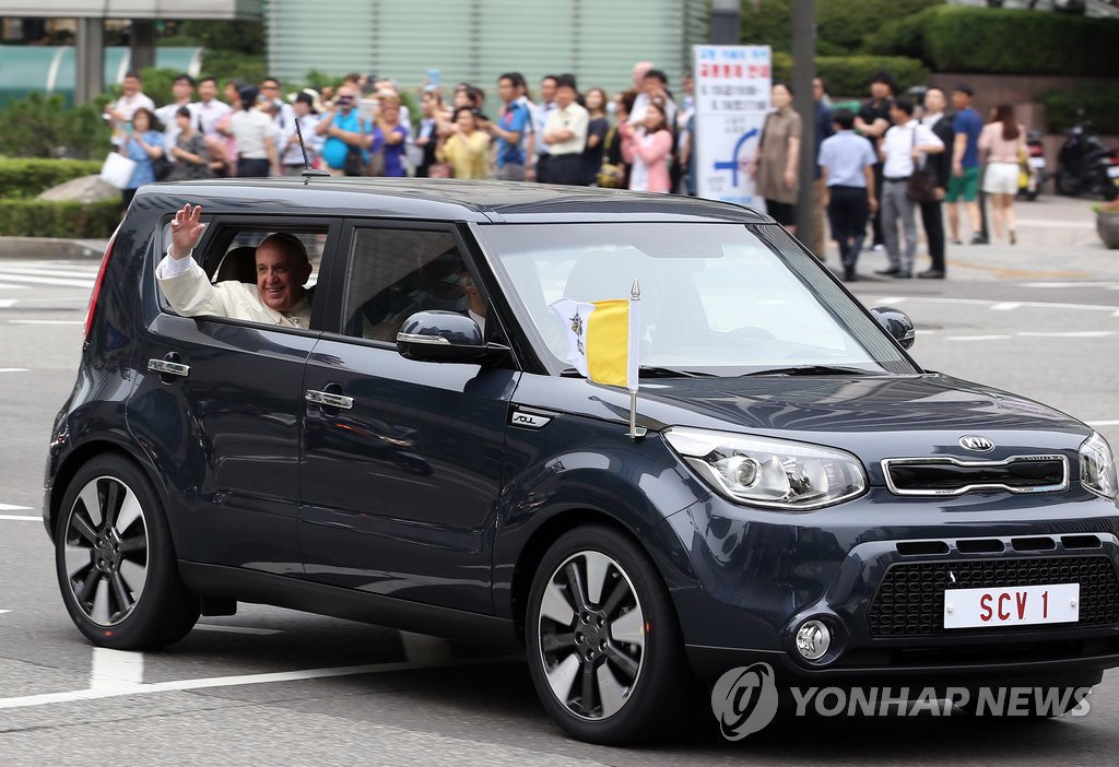 출근 첫날에도 정말 파격적이었던 프란치스코 교황 | 인스티즈