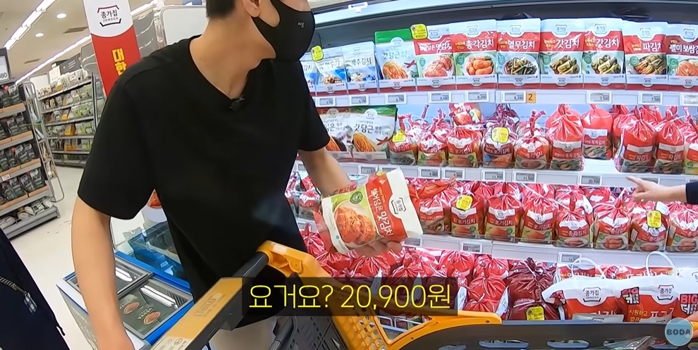 이마트에서 무제한 쇼핑해보는 북한군인 | 인스티즈
