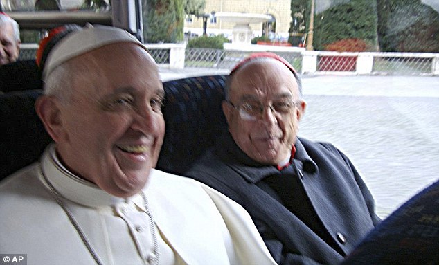 출근 첫날에도 정말 파격적이었던 프란치스코 교황 | 인스티즈