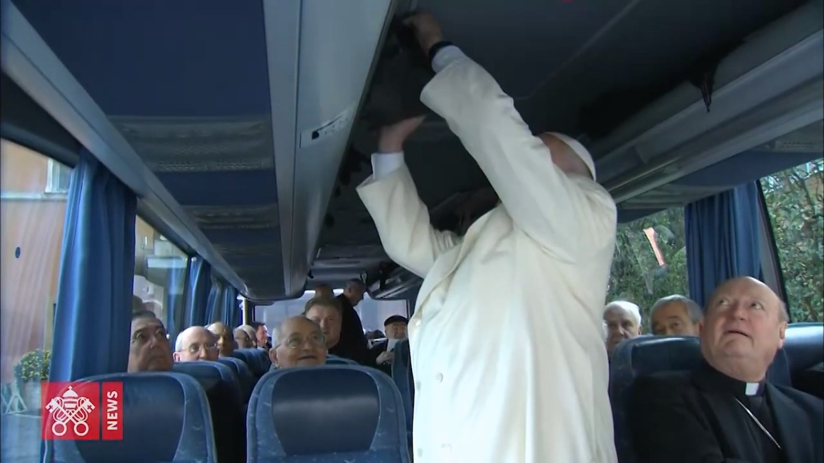 출근 첫날에도 정말 파격적이었던 프란치스코 교황 | 인스티즈