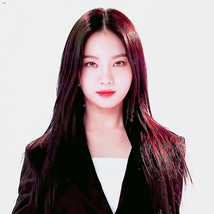 스테이씨 아이사 무대하면 좋은 쪽으로 튐.gif | 인스티즈