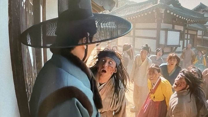 외모가 수려한 사람만 무는 더존 좀비아포칼립스.twt | 인스티즈