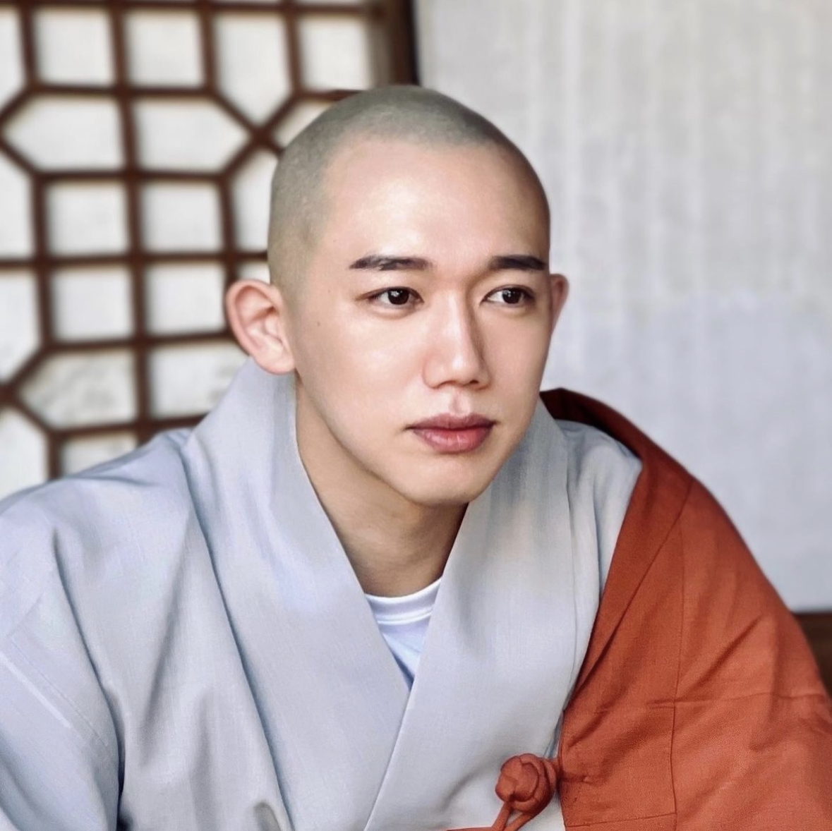 홍석천이 팔로우 중인 화엄사 스님 | 인스티즈