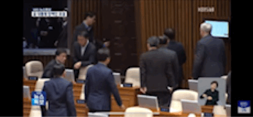 오늘 국민들의 분노 버튼을 건드린 결정적 장면.gif | 인스티즈