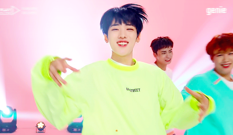 브이앱 하트수에 감동받아 사진찍는 남돌(동키즈 재찬) | 인스티즈