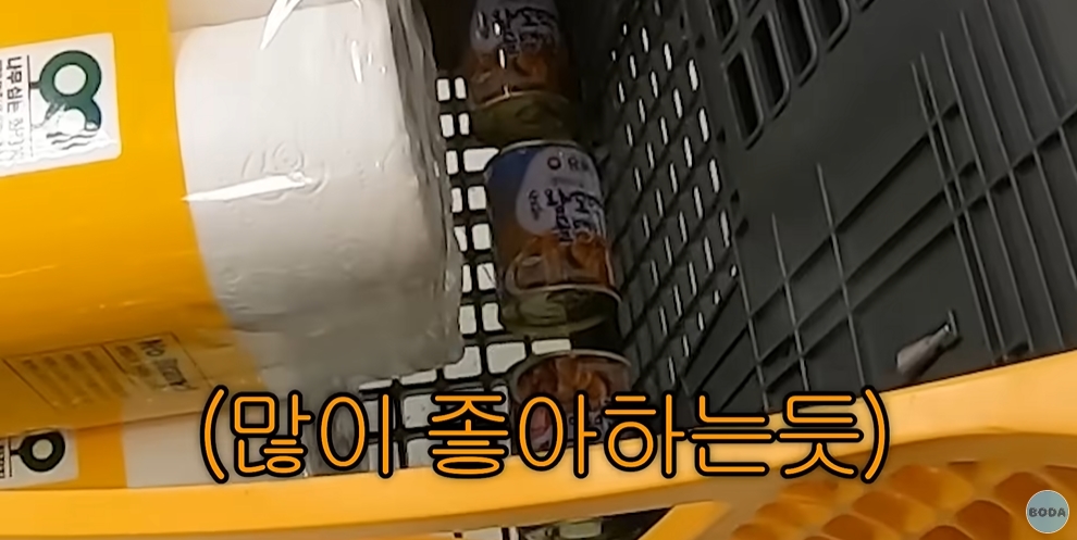 이마트에서 무제한 쇼핑해보는 북한군인 | 인스티즈